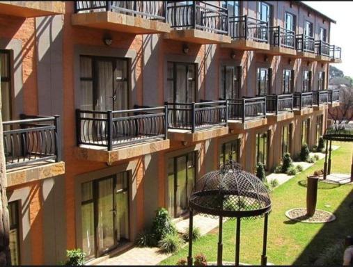 Ultra Upmarket Modern Studio Apartment at Bains Lodge - Housity