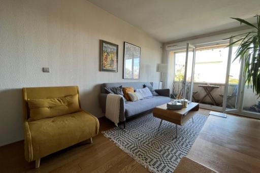 Charming 60m with balcony in Bordeaux - Housity