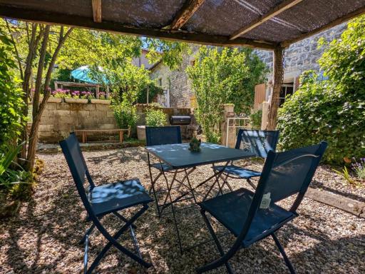 Gîte Verteuil-sur-Charente, 2 pièces, 2 personnes - FR-1-653-195 - Housity