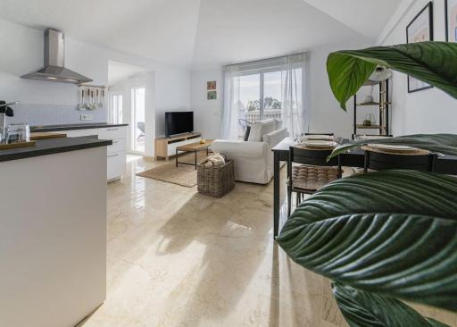 Ático nuevo en lujosa urbanización junto a restaurantes y cafeterías - Housity