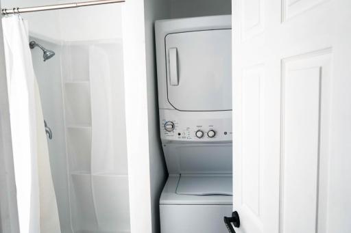 Lincoln Manor - Newly Renovated, 1mile from PHL Airport and Sports Stadiums - Housity