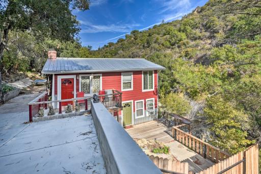 Topanga Studio with Hot Tub, Creek and Mtn Views! - Housity