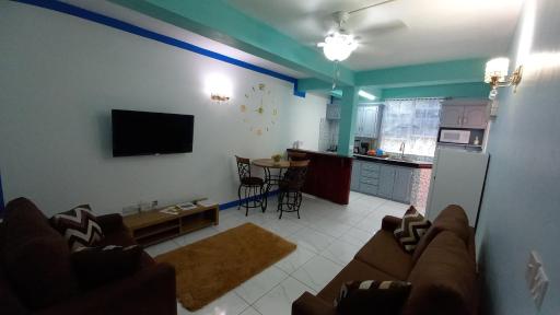 Cozy vacation retreat with free parking - Housity