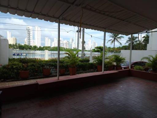Amplio apartamento ubicado en zona turística - Housity