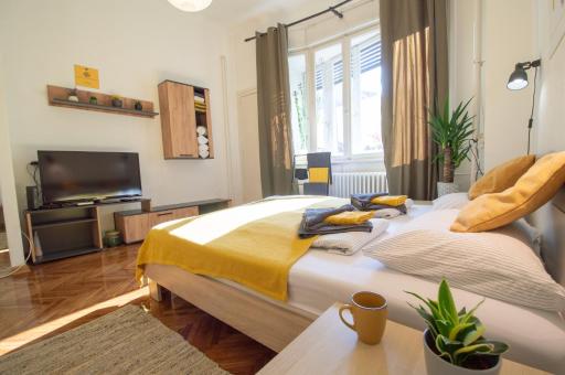 Pavla Papa Studio - Bright & central - Housity
