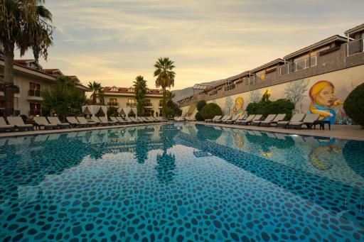 Han Deluxe Hotel - Housity