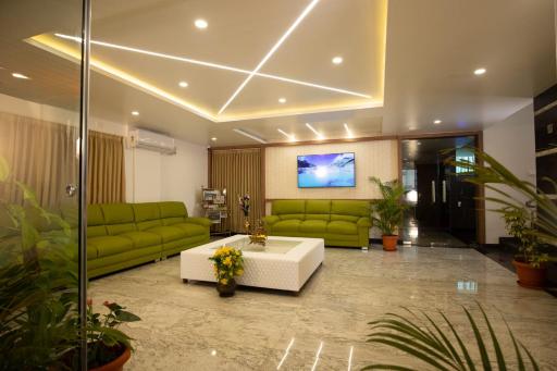 Villa Grand Hotel Near Kempegowda International Airport - Housity