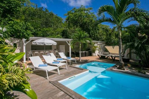 Villa Elé, 4 chambres, jardin tropical et piscine - Housity