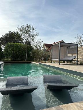 Stadtvilla mit Pool - Housity