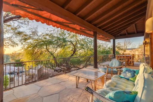Troon Ranch Loft Casita - Housity