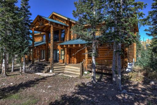 The Getaway Log Cabin - Housity