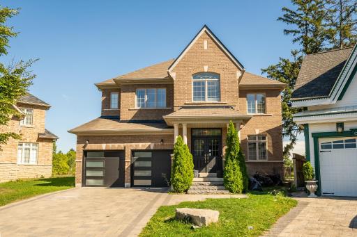 Beautiful Family Villa, Pond Facing with Huge Backyard - Housity