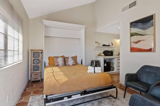 Studio on the Lake w/ Pool, Hot Tub & Tennis - Housity