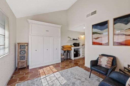 Studio on the Lake w/ Pool, Hot Tub & Tennis - Housity