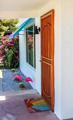 Newly Remodeled Midcentury Pink Flamingo Casa (40) - Housity