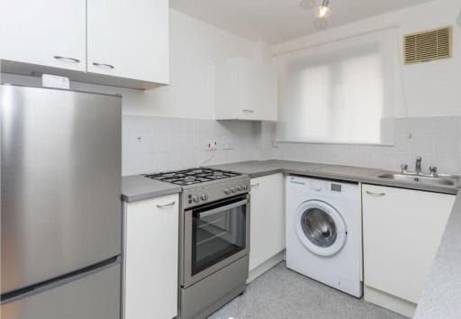 Bright, Nice Interior, Close to the City, 2 Bedroom Apartment - Housity