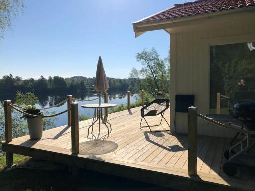 Cottage by the river - Housity