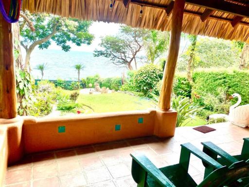 Lake Front house, cozy and comfortable. - Housity