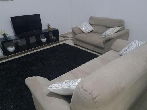 Lovely 1 Bedroom Condo Close to Airport - Housity
