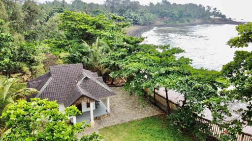 Willo stays The Metro Landsend Beach Resorts - Housity