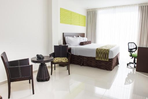 Hotel Latitud 15 - Housity