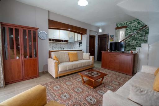 Serene House in Antalya with Shared Pool Garden - Hizvo