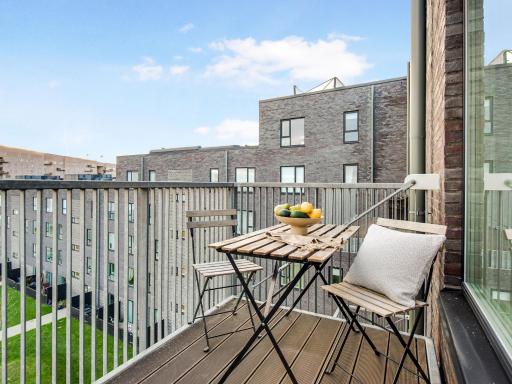 Sanders Arena - Inviting Two Bedroom Apartment Close to Metro Station - Housity