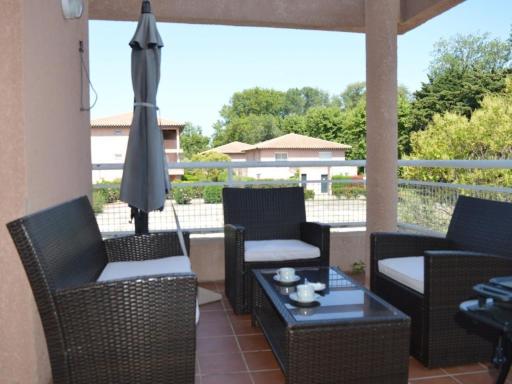 Appartement 3 Pièces à Saint-Cyprien : 6 Couchages, Piscine, Terrasse, Parking et WIFI - FR-1-225D-68 - Housity