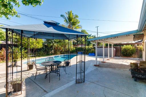 4 Bedroom West Hills Charmer with Pool and Jacuzzi - Housity