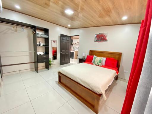Paradise Apartment - Housity