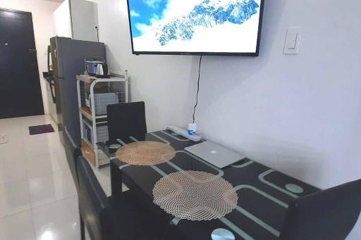 Princeton residence, Near LRT2 Gilmore station, Netflix - Housity