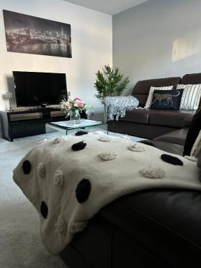 2 BED WEST END APARTMENT. - Housity