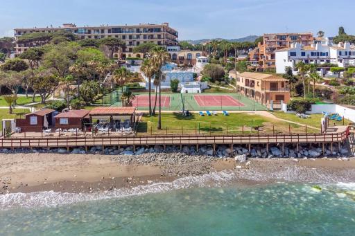 Studio on the beach, with pool, bar and tennis - Housity