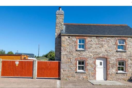 2 Bed Sandstone Residence - Housity