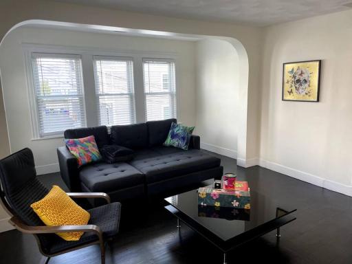 Modern Three Bedroom Condo - Boston - Housity