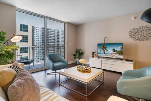 Modern 1 Bedroom In The Heart Of Brickell Key - Housity