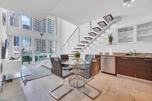 Amazing Loft style 1 Bed with Water and City Views - Housity