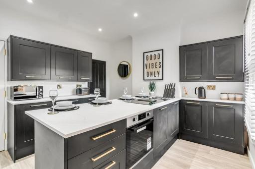 Newly refurbished 5 guest house - Housity