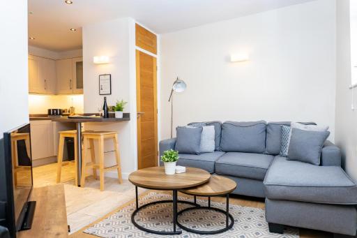 Spotless, Modern, Central location Netflix in Every Room! - Housity