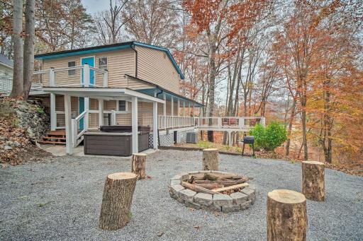 Dandridge Retreat with Hot Tub and Lake Access! - Housity