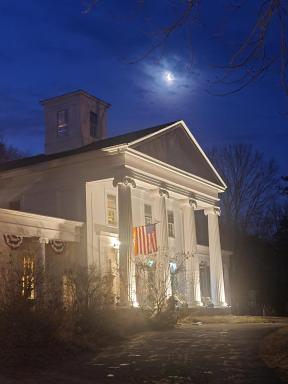 House of 1833 Bed and Breakfast - Housity