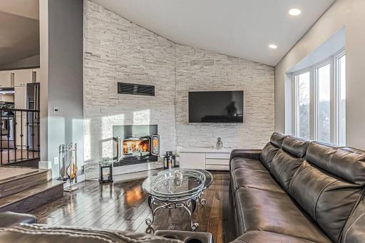 Cheerful 4 bedroom home with inground heated pool - Housity
