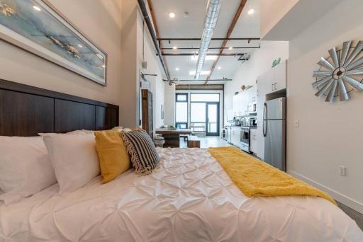 ?98 Wlkscr of OC?55inch TV?200Mbps?Tesla Charger?AC - Housity