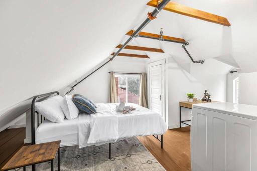 Stately Studio Apartment - Housity