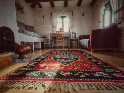 La sat - Mândră Ioană - Housity