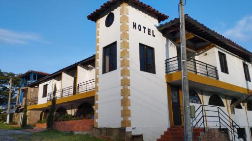Hotel Campestre El Cedral - Housity