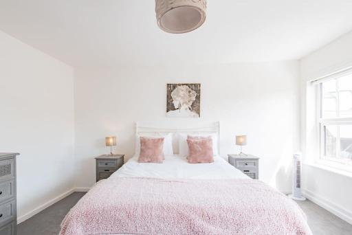 Stone's Throw - Housity