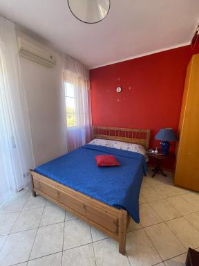 Make yourself at home Dergano - mm3 yellow line - Housity