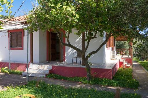 Family home with Private Garden near the Beach - Housity