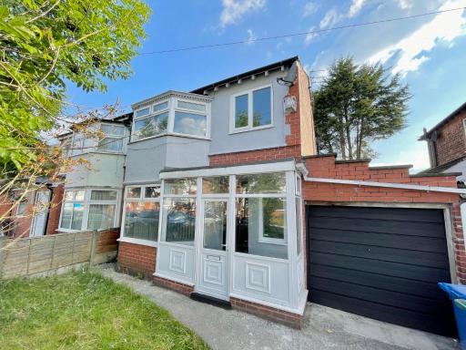 Large 4 Bed House Manchester - Housity